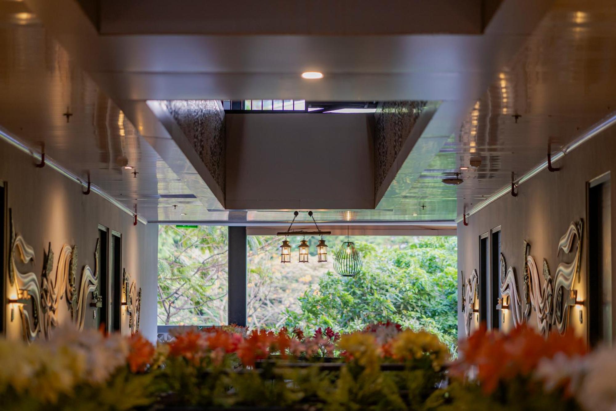 Stay.Vie Hotel Surabaya Eksteriør bilde